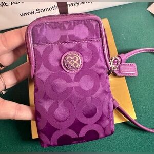 Coach Santeen Plum Kiss lock wristlet with hang tag EUC